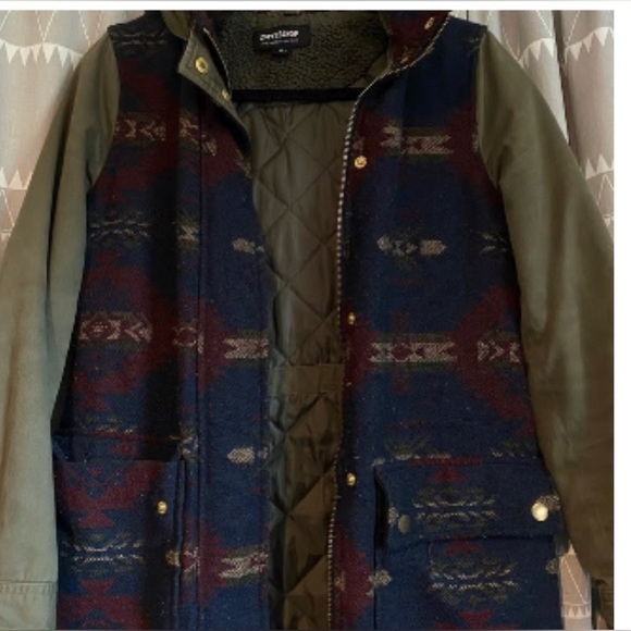 🚨 Coffeeshop Mixed Media Aztec Tribal Patterned Print Hooded Coat. Medium. - Picture 9 of 14
